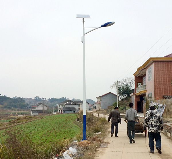 新农村太阳能路灯